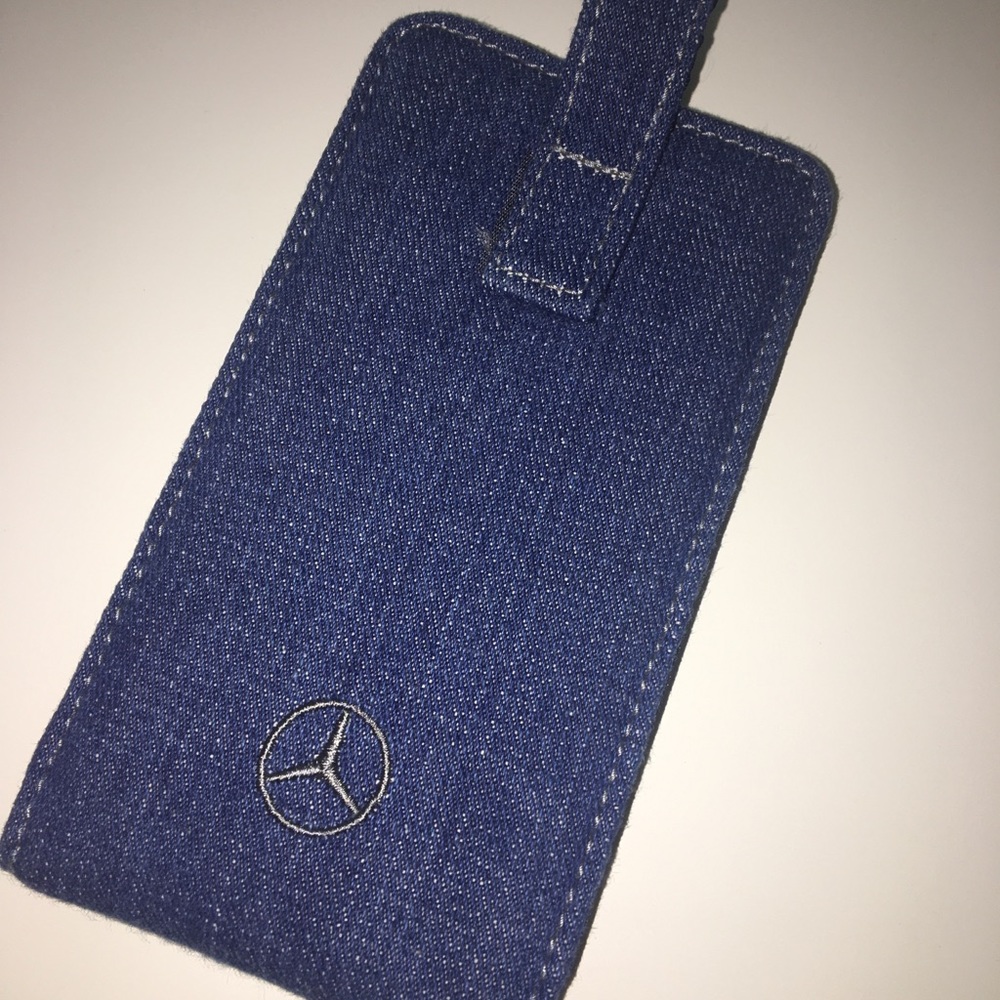 Phone case - Picture 1 of 4